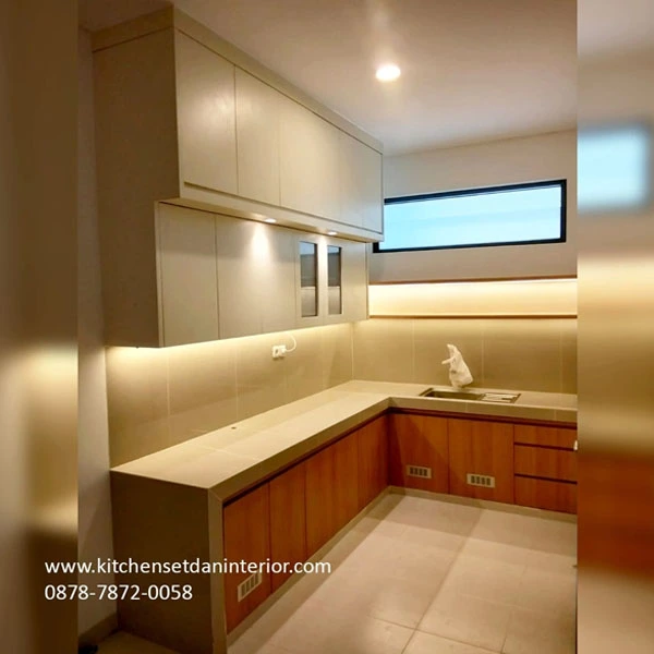 Kitchen set proyek Ibu Jasmine di Kemang